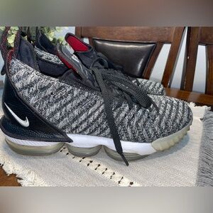 Nike Lebron 16 Gray Oreo Mens Size 9.5 Black Athletic Basketball Shoes Sneakers